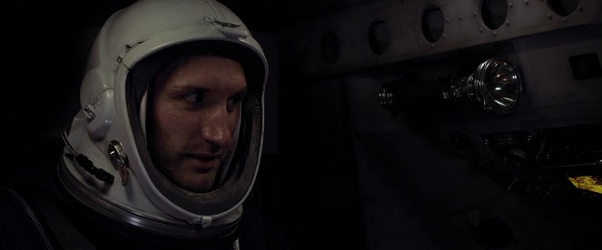 Capsule - Filmfotók - Edmund Kingsley