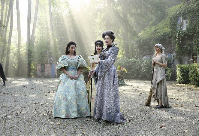 Once Upon a Time - Season 6 - The Other Shoe - Photos - Mekenna Melvin, Goldie Hoffman, Lisa Banes, Jessy Schram