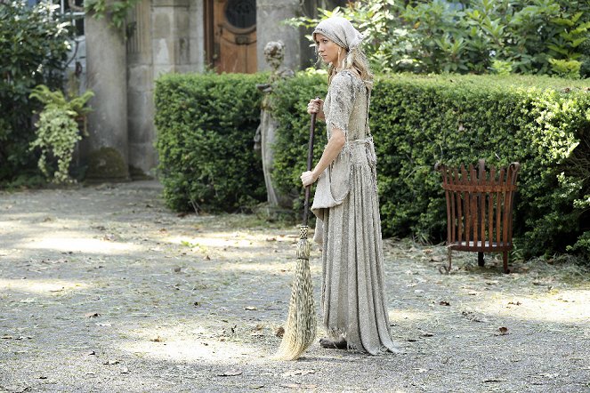 Once Upon a Time - Season 6 - The Other Shoe - Photos - Jessy Schram