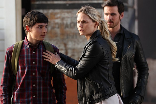 Once Upon a Time - The Other Shoe - Photos - Jared Gilmore, Jennifer Morrison, Colin O'Donoghue