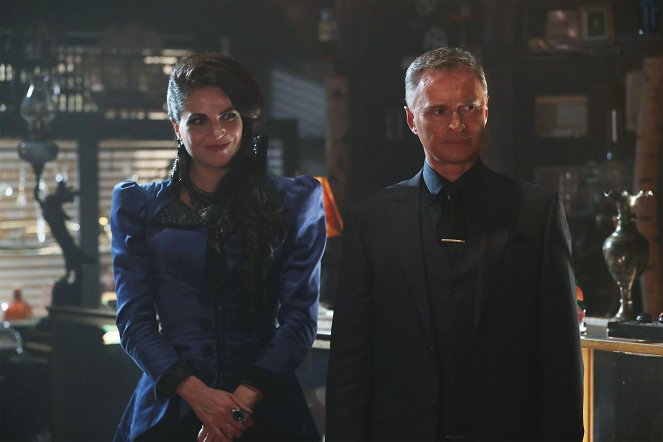 Once Upon a Time - Strange Case - Photos - Lana Parrilla, Robert Carlyle
