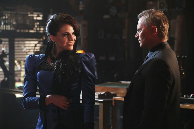 Once Upon a Time - Strange Case - Photos - Lana Parrilla, Robert Carlyle