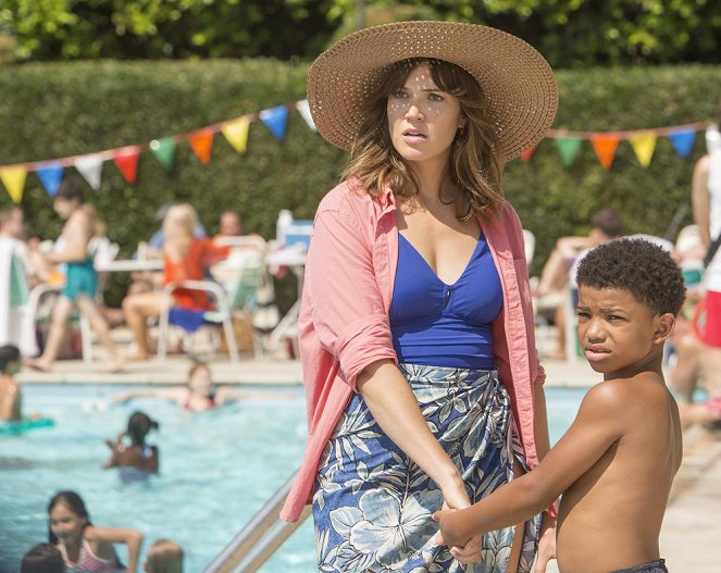 This Is Us - The Pool - Do filme - Mandy Moore