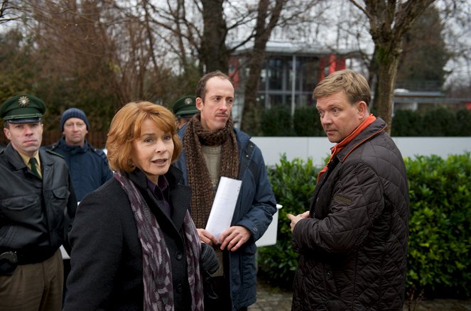 Unter Verdacht - Laufen und Schiessen - Filmfotos - Senta Berger, Rudolf Krause, Justus von Dohnányi