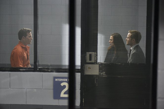Conviction - Dropping Bombs - Film - Mike Doyle, Hayley Atwell, Shawn Ashmore