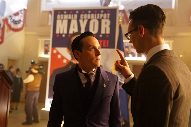 Gotham - Mad City: New Day Rising - Photos - Robin Lord Taylor, Cory Michael Smith