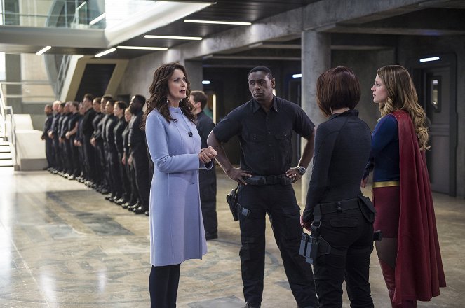 Supergirl - Welcome to Earth - Kuvat elokuvasta - Lynda Carter, David Harewood, Chyler Leigh, Melissa Benoist