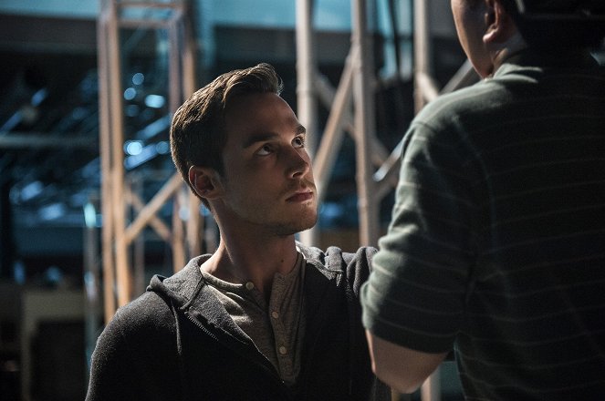 Supergirl - Welcome to Earth - Photos - Chris Wood