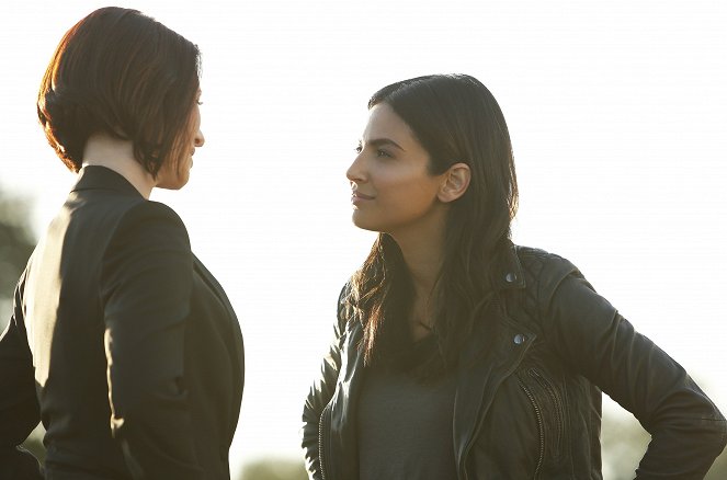 Supergirl - Welcome to Earth - Filmfotók - Chyler Leigh, Floriana Lima