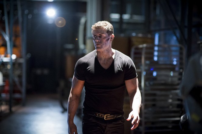Arrow - Season 5 - A Matter of Trust - Photos - Cody Runnels