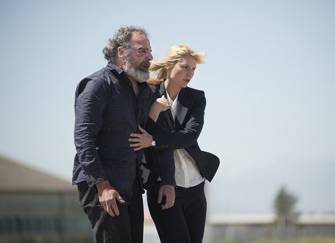 Homeland - There's Something Else Going On - Photos - Mandy Patinkin, Claire Danes