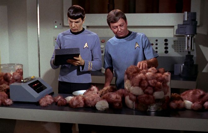 Star Trek - The Trouble with Tribbles - Photos - Leonard Nimoy, DeForest Kelley