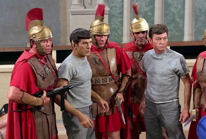 Star Trek: La serie original - Season 2 - Pan y circo - De la película - Leonard Nimoy, DeForest Kelley
