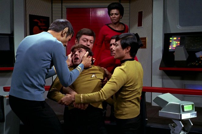 Star Trek - The Tholian Web - Filmfotók - Walter Koenig, DeForest Kelley, Nichelle Nichols, George Takei