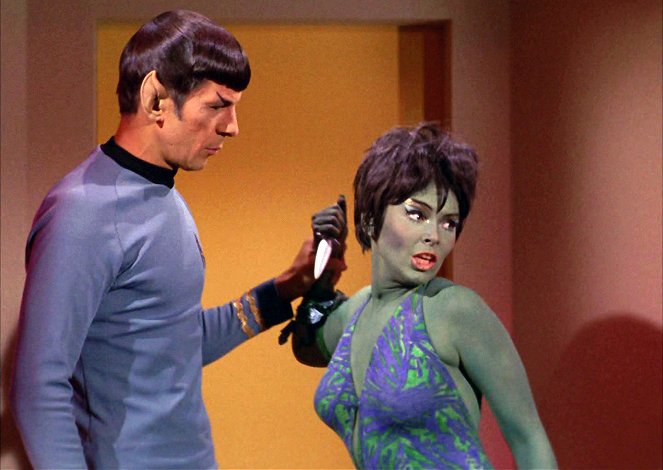 Star Trek - Az őrült - Filmfotók - Leonard Nimoy, Yvonne Craig