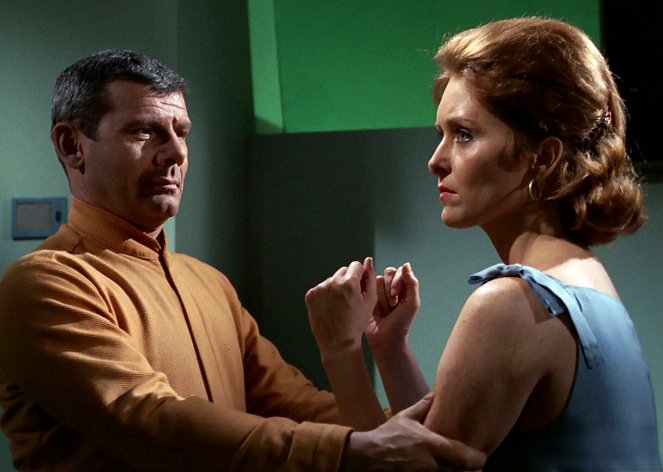 Star Trek: La serie original - La intrusa traidora - De la película