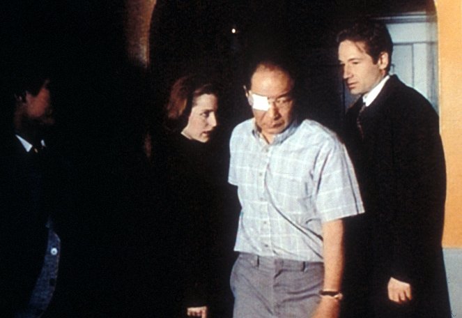 The X-Files - Hell Money - Photos - Gillian Anderson, Michael Yama, David Duchovny