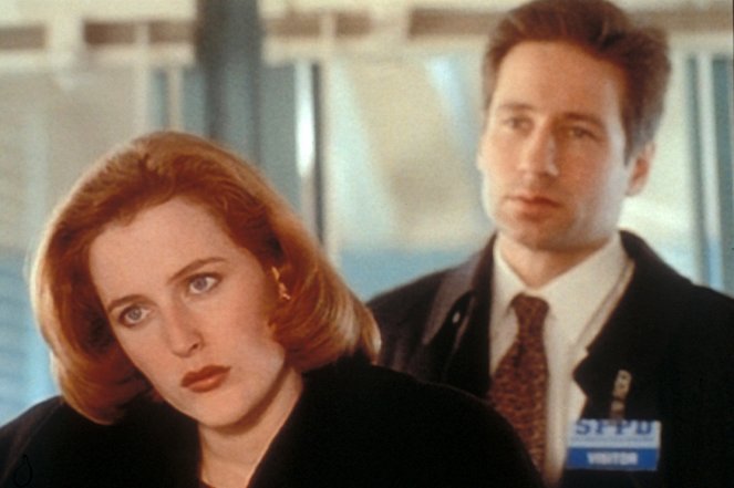 The X-Files - Hell Money - Photos - Gillian Anderson, David Duchovny