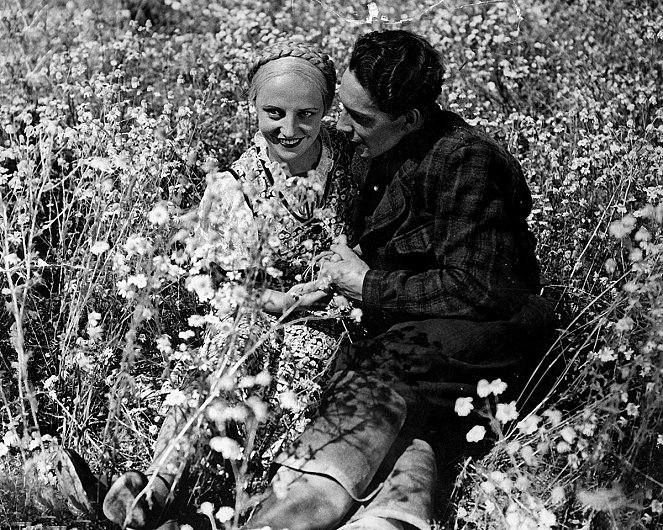 Das Lied von der feuerroten Blume - Filmfotos - Rakel Linnanheimo, Kaarlo Oksanen