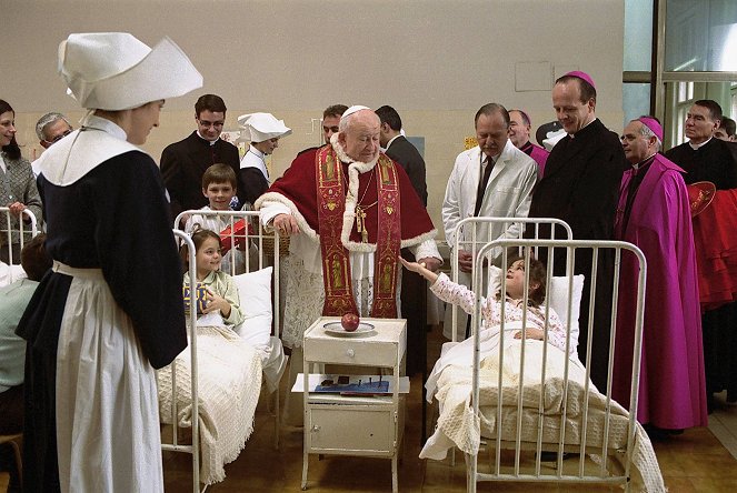 Pope John XXIII - Photos - Edward Asner