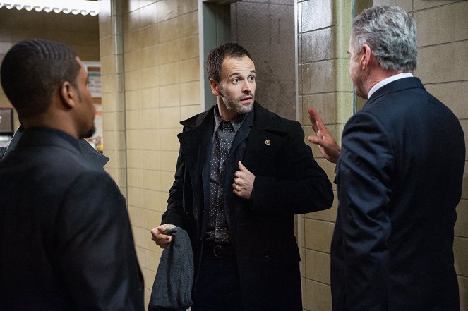 Elementary - Possibility Two - Photos - Jonny Lee Miller