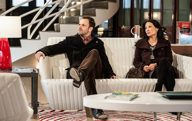 Elementary - Possibility Two - Photos - Jonny Lee Miller, Lucy Liu