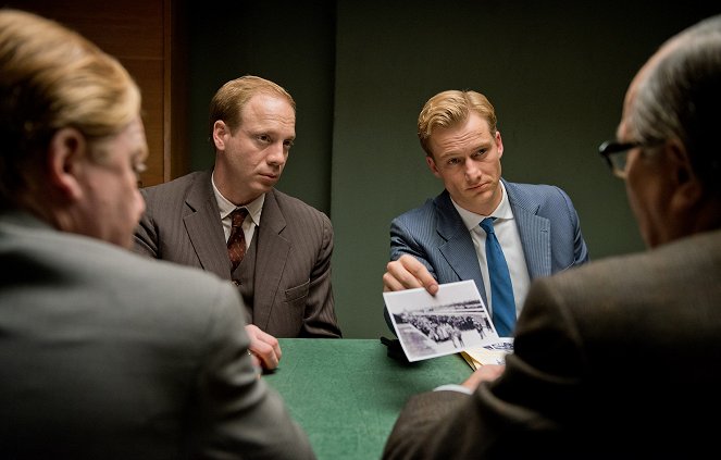 Im Labyrinth des Schweigens - Filmfotos - Johann von Bülow, Alexander Fehling