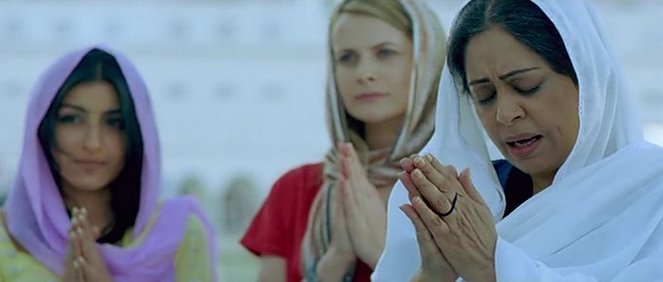 Rang De Basanti - De la película - Soha Ali Khan, Alice Patten, Kiron Kher