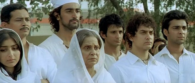 Rang De Basanti - De la película - Soha Ali Khan, Atul Kulkarni, Kunal Kapoor, Waheeda Rehman, Sharman Joshi, Aamir Khan, Chandan Roy Sanyal
