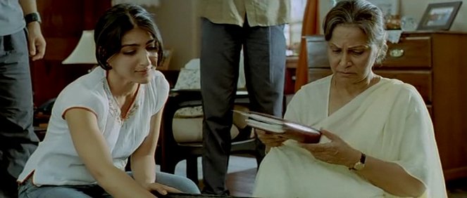 Rang De Basanti - Z filmu - Soha Ali Khan, Waheeda Rehman