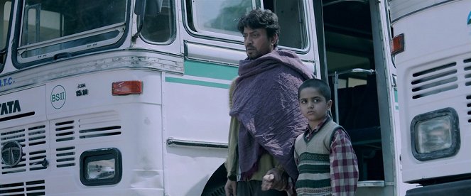 Madaari - Filmfotos - Irrfan Khan, Vishesh Bansal