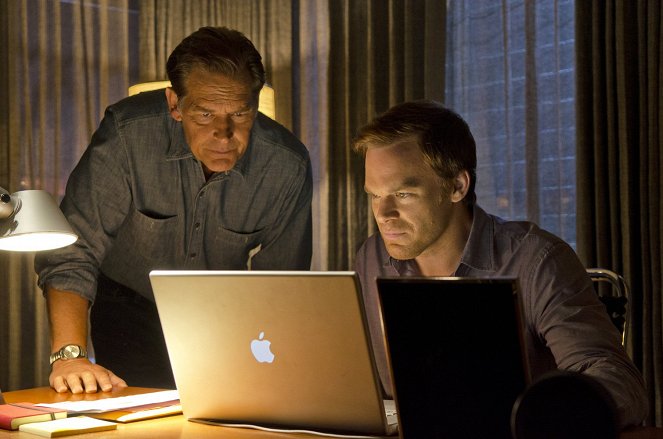 Dexter - Do the Wrong Thing - Photos - James Remar, Michael C. Hall