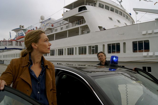 Einsatz in Hamburg - Mord an Bord - Van film - Aglaia Szyszkowitz, Hannes Hellmann