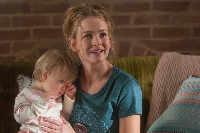 Mother's Day - Photos - Britt Robertson