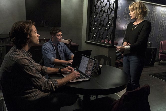Supernatural - The Foundry - Photos - Jared Padalecki, Jensen Ackles, Samantha Smith