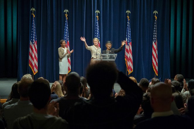 House of Cards - Chapter 42 - Photos