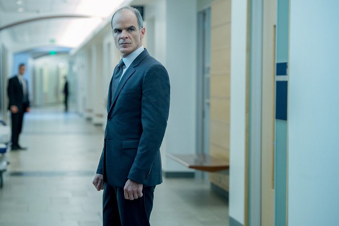 House of Cards - Chapter 43 - Photos - Michael Kelly
