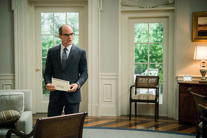 House of Cards - Chapter 43 - Photos - Michael Kelly