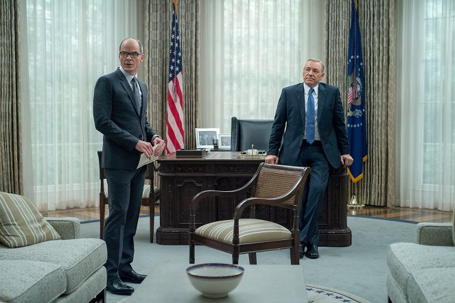 House of Cards - Chapter 43 - Photos - Michael Kelly, Kevin Spacey