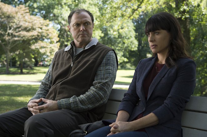 House of Cards - Chapter 46 - Photos - Boris McGiver, Constance Zimmer