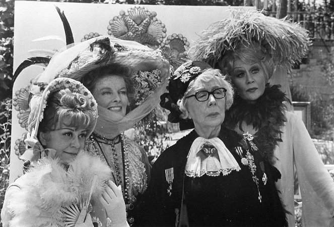 The Madwoman of Chaillot - Filmfotók - Giulietta Masina, Katharine Hepburn, Edith Evans, Margaret Leighton