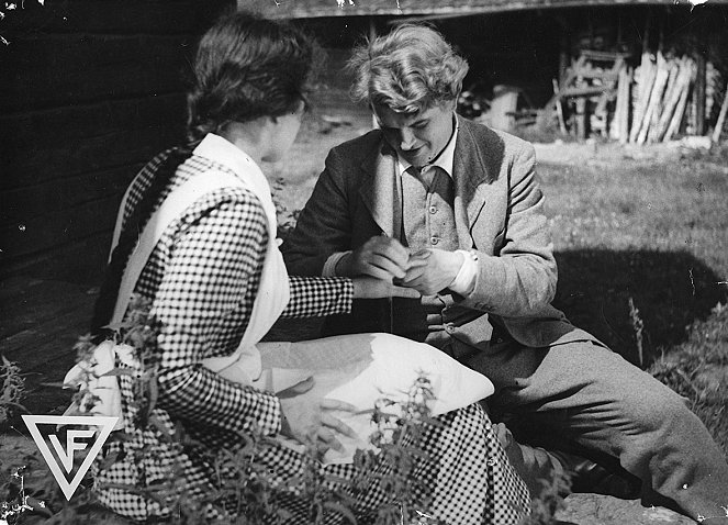 Cowherd, Maid and Housewife - Photos - Martta Kontula, Kaarlo Kytö