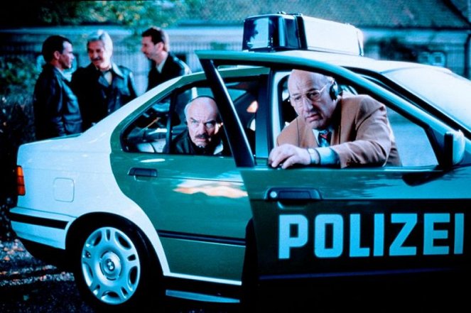 Tatort - Blaues Blut - Film - Charles Brauer, Manfred Krug