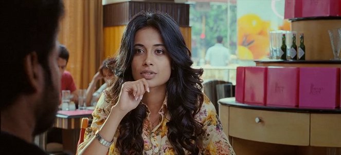 Panjaa - Film - Sarah-Jane Dias