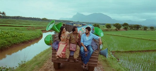 Panjaa - Z filmu - Sarah-Jane Dias, Brahmanandam, Pawan Kalyan