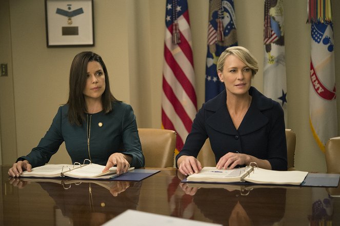 House of Cards - Chapter 47 - Photos - Neve Campbell, Robin Wright