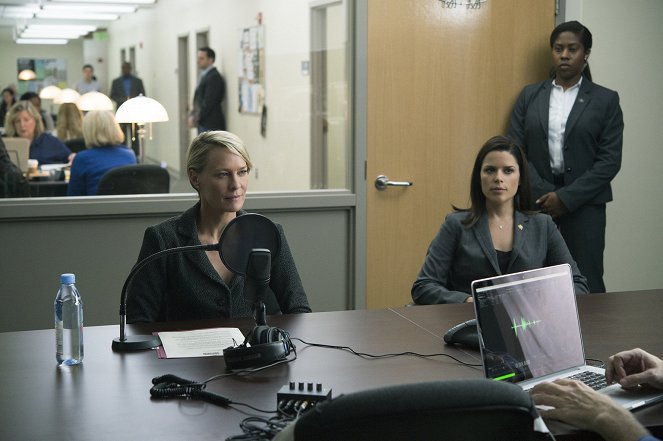 House of Cards - Chapter 47 - Photos - Robin Wright, Neve Campbell