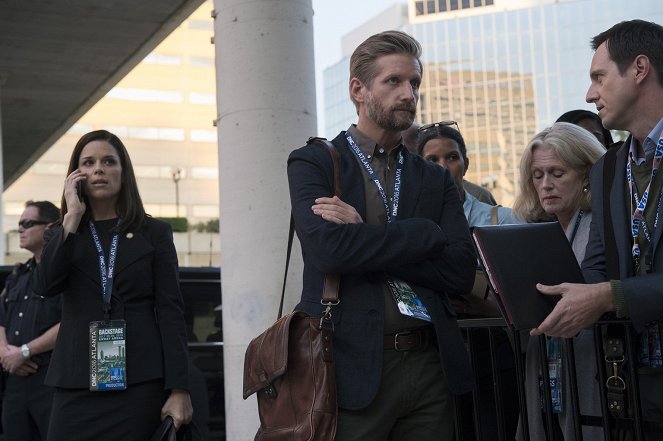 House of Cards - Chapter 48 - Photos - Neve Campbell, Paul Sparks