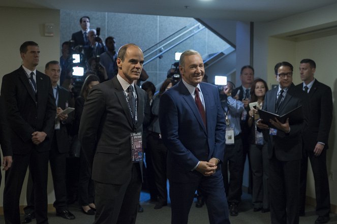 House of Cards - Parteitag - Filmfotos - Michael Kelly, Kevin Spacey