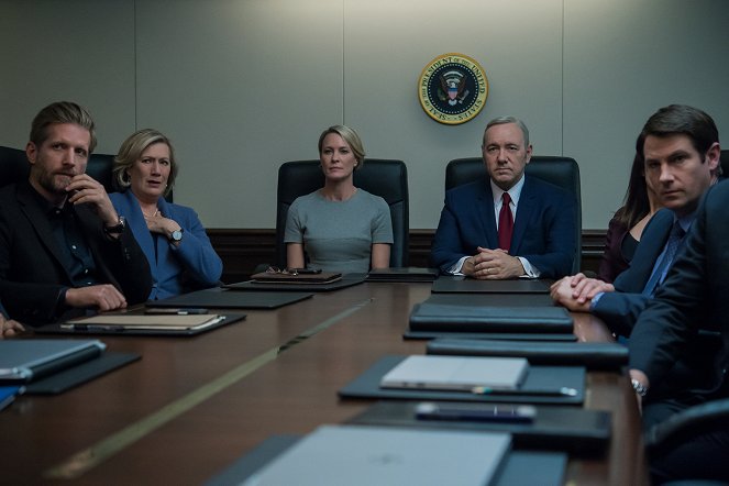 House of Cards - Chapter 52 - Photos - Paul Sparks, Jayne Atkinson, Robin Wright, Kevin Spacey, Derek Cecil